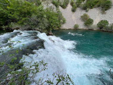 Dragicevica buk şelalesi Krupa nehri, Golubiç (Velebit Doğa Parkı, Hırvatistan) - Dragicevica buk Wasserfall am Fluss Krupa (Naturpark Velebit, Kroatien) - Tokat Dragicevica buk na rijeci Krupi, Golubiç (Park prirode Velebit, Hrvatska)