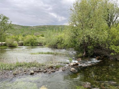 Krupa Nehri ve Krupa Manastırı (Velebit Doğa Parkı, Hırvatistan) - Rijeka Krupa i njezin tok na podrucju manastira Krupa (Park prirode Velebit, Hrvatska)