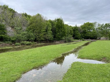 Krupa Nehri ve Krupa Manastırı (Velebit Doğa Parkı, Hırvatistan) - Rijeka Krupa i njezin tok na podrucju manastira Krupa (Park prirode Velebit, Hrvatska)