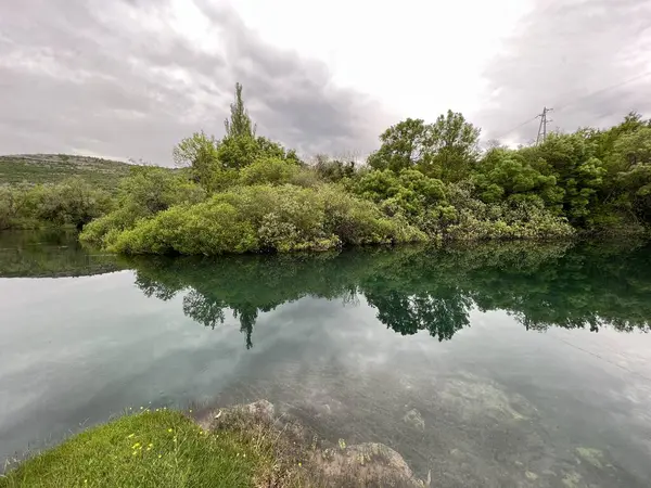 Krupa Nehri ve Krupa Manastırı (Velebit Doğa Parkı, Hırvatistan) - Rijeka Krupa i njezin tok na podrucju manastira Krupa (Park prirode Velebit, Hrvatska)