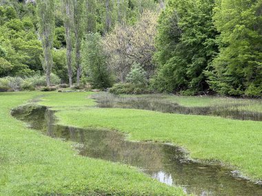 Krupa Nehri ve Krupa Manastırı (Velebit Doğa Parkı, Hırvatistan) - Rijeka Krupa i njezin tok na podrucju manastira Krupa (Park prirode Velebit, Hrvatska)