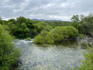 Krupa Nehri ve Krupa Manastırı (Velebit Doğa Parkı, Hırvatistan) - Rijeka Krupa i njezin tok na podrucju manastira Krupa (Park prirode Velebit, Hrvatska)