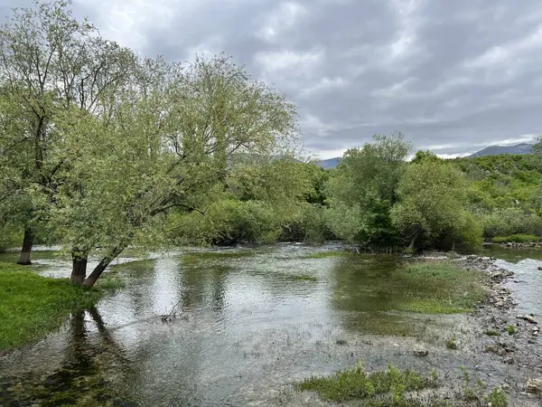 Krupa Nehri ve Krupa Manastırı (Velebit Doğa Parkı, Hırvatistan) - Rijeka Krupa i njezin tok na podrucju manastira Krupa (Park prirode Velebit, Hrvatska)