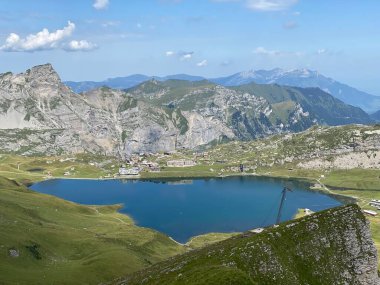 Uri Alp Dağları 'ndaki Melchsee ya da Melch Gölü, Kerns - İsviçre' nin Obwald Kantonu (Kanton Obwalden, Schweiz)