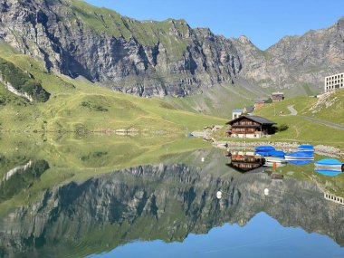 Geleneksel kırsal mimari ve aile çiftlik hayvanları çiftlikleri Uri Alps dağ kitlesi, Melchtal - Kanton of Obwald, İsviçre (Kanton Obwalden, Schweiz)