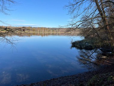 İsviçre Katzensee gölleri (Katzensee gölleri), Regensdorf - Lenzerheide - Zürih Kantonu (Zuerich), İsviçre (Schweiz)