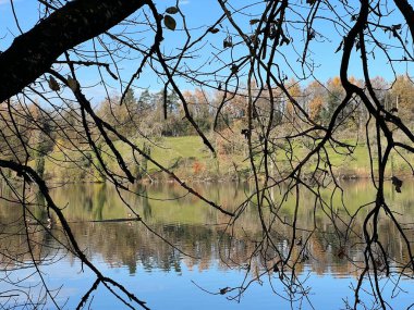 İsviçre Katzensee gölleri (Katzensee gölleri), Regensdorf - Lenzerheide - Zürih Kantonu (Zuerich), İsviçre (Schweiz)