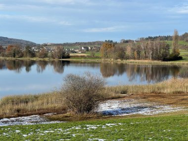 İsviçre Katzensee gölleri (Katzensee gölleri), Regensdorf - Lenzerheide - Zürih Kantonu (Zuerich), İsviçre (Schweiz)