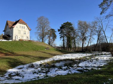 İsviçre Katzensee gölleri veya Katzensee gölleri (Katzen gölleri), Regensdorf - Zürih Kantonu (Zuerich), İsviçre (Schweiz)