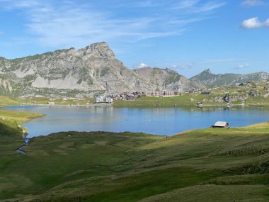 Uri Alp Dağları 'ndaki Melchsee ya da Melch Gölü, Kerns - İsviçre' nin Obwald Kantonu (Kanton Obwalden, Schweiz)