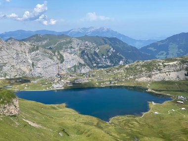 Uri Alp Dağları 'ndaki Melchsee ya da Melch Gölü, Kerns - İsviçre' nin Obwald Kantonu (Kanton Obwalden, Schweiz)