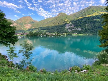 Lungern Gölü veya Doğal Rezervuar Lungerersee - İsviçre Obwald Kantonu (Naturstausee Lungernsee oder Lungerensee - Kanton Obwald, Schweiz)