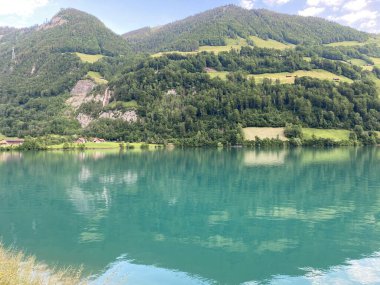 Lungern Gölü veya Doğal Rezervuar Lungerersee - İsviçre Obwald Kantonu (Naturstausee Lungernsee oder Lungerensee - Kanton Obwald, Schweiz)