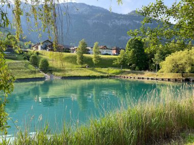 Lungern Gölü veya Doğal Rezervuar Lungerersee - İsviçre Obwald Kantonu (Naturstausee Lungernsee oder Lungerensee - Kanton Obwald, Schweiz)