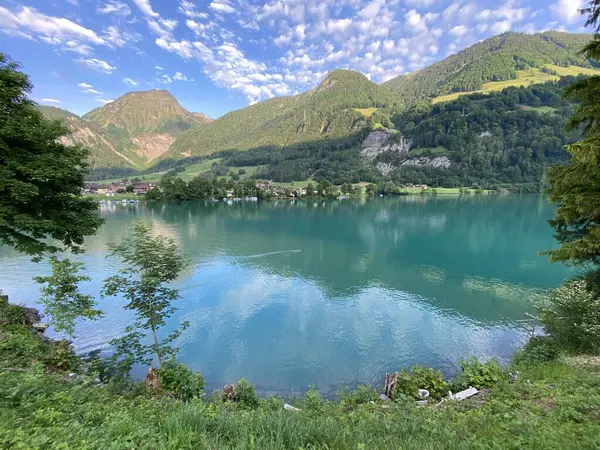 Lungern Gölü veya Doğal Rezervuar Lungerersee - İsviçre Obwald Kantonu (Naturstausee Lungernsee oder Lungerensee - Kanton Obwald, Schweiz)