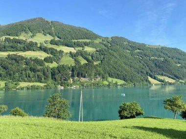 Lungern Gölü veya Doğal Rezervuar Lungerersee - İsviçre Obwald Kantonu (Naturstausee Lungernsee oder Lungerensee - Kanton Obwald, Schweiz)