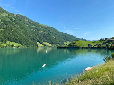 Lungern Gölü veya Doğal Rezervuar Lungerersee - İsviçre Obwald Kantonu (Naturstausee Lungernsee oder Lungerensee - Kanton Obwald, Schweiz)