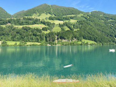 Lungern Gölü veya Doğal Rezervuar Lungerersee - İsviçre Obwald Kantonu (Naturstausee Lungernsee oder Lungerensee - Kanton Obwald, Schweiz)