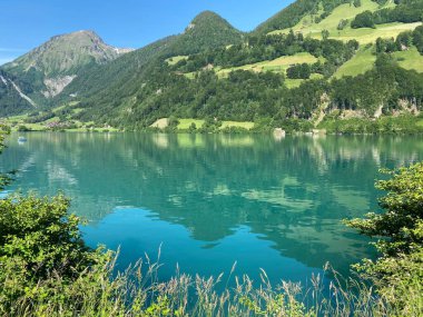 Lungern Gölü veya Doğal Rezervuar Lungerersee - İsviçre Obwald Kantonu (Naturstausee Lungernsee oder Lungerensee - Kanton Obwald, Schweiz)