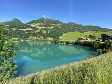 Lungern Gölü veya Doğal Rezervuar Lungerersee - İsviçre Obwald Kantonu (Naturstausee Lungernsee oder Lungerensee - Kanton Obwald, Schweiz)