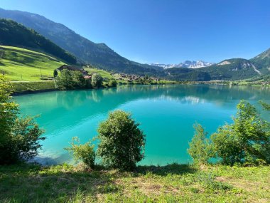Lungern Gölü veya Doğal Rezervuar Lungerersee - İsviçre Obwald Kantonu (Naturstausee Lungernsee oder Lungerensee - Kanton Obwald, Schweiz)