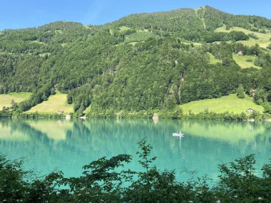 Lungern Gölü veya Doğal Rezervuar Lungerersee - İsviçre Obwald Kantonu (Naturstausee Lungernsee oder Lungerensee - Kanton Obwald, Schweiz)