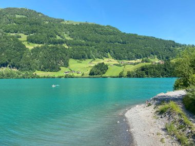 Lungern Gölü veya Doğal Rezervuar Lungerersee - İsviçre Obwald Kantonu (Naturstausee Lungernsee oder Lungerensee - Kanton Obwald, Schweiz)