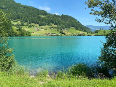 Lungern Gölü veya Doğal Rezervuar Lungerersee - İsviçre Obwald Kantonu (Naturstausee Lungernsee oder Lungerensee - Kanton Obwald, Schweiz)