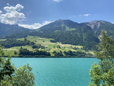 Lungern Gölü veya Doğal Rezervuar Lungerersee - İsviçre Obwald Kantonu (Naturstausee Lungernsee oder Lungerensee - Kanton Obwald, Schweiz)