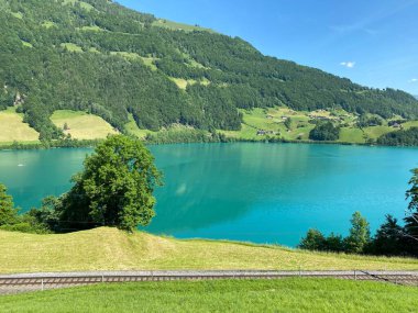 Lungern Gölü veya Doğal Rezervuar Lungerersee - İsviçre Obwald Kantonu (Naturstausee Lungernsee oder Lungerensee - Kanton Obwald, Schweiz)