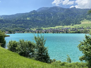 Lungern Gölü veya Doğal Rezervuar Lungerersee - İsviçre Obwald Kantonu (Naturstausee Lungernsee oder Lungerensee - Kanton Obwald, Schweiz)