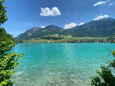 Lungern Gölü veya Doğal Rezervuar Lungerersee - İsviçre Obwald Kantonu (Naturstausee Lungernsee oder Lungerensee - Kanton Obwald, Schweiz)
