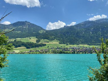 Lungern Gölü veya Doğal Rezervuar Lungerersee - İsviçre Obwald Kantonu (Naturstausee Lungernsee oder Lungerensee - Kanton Obwald, Schweiz)