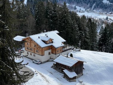 İsviçre 'nin Alp bölgesi turizm beldesi Klosters - Kanton of Grisons, İsviçre (Kanton Graubuenden, Schweiz)