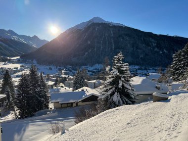 İsviçre 'nin dağlık bir tatil beldesi olan Davos Kantonu (Kanton Graubuenden, Schweiz)