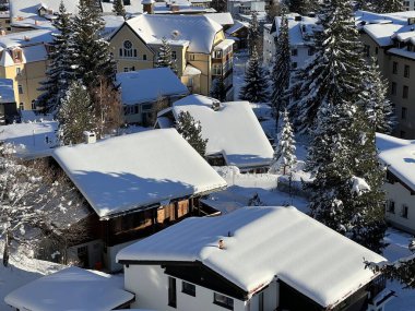 İsviçre 'nin dağlık bir tatil beldesi olan Davos Kantonu (Kanton Graubuenden, Schweiz)