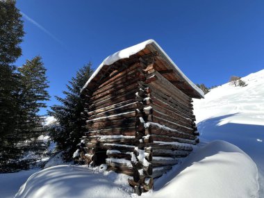 İsviçre 'nin Alp bölgesi turizm beldesi Davos - İsviçre' nin Grison Kantonu (Kanton Graubuenden, Schweiz)