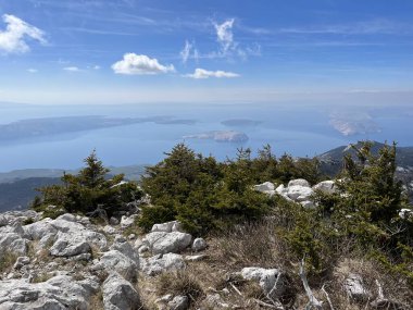 Adriyatik Denizi ve Balinovac zirvesinden görünen adalar - Kuzey Velebit Ulusal Parkı, Hırvatistan (Pogled na Jadransko more i otoke sa vrha Balinovac - Nacionalni parkı Sjeverni Velebit, Hrvatska)