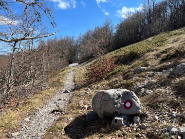 Premuzic yürüyüş yolu veya Premuzic Trail - Kuzey Velebit Ulusal Parkı, Hırvatistan veya Preguric-Wanderweg veya Premuzic 's Trail (Pjesacki planinarski Premuziceva staza - Nacionalni parkı Sjeverni Velebit, Hrvatska)