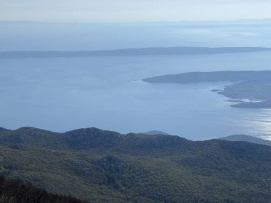 Adriyatik Denizi manzarası ve Premuzic Trail - Kuzey Velebit Ulusal Parkı, Hırvatistan (Pogled na Jadransko more i otoke sa planinarskog puta Premuziceva staza - Nacionalni Park Sjeverni Velebit)