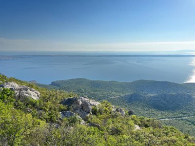 Adriyatik Denizi manzarası ve Premuzic Trail - Kuzey Velebit Ulusal Parkı, Hırvatistan (Pogled na Jadransko more i otoke sa planinarskog puta Premuziceva staza - Nacionalni Park Sjeverni Velebit)