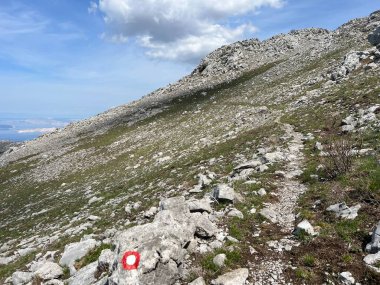 Premuzic yürüyüş yolu veya Premuzic Trail - Kuzey Velebit Ulusal Parkı, Hırvatistan veya Preguric-Wanderweg veya Premuzic 's Trail (Pjesacki planinarski Premuziceva staza - Nacionalni parkı Sjeverni Velebit, Hrvatska)