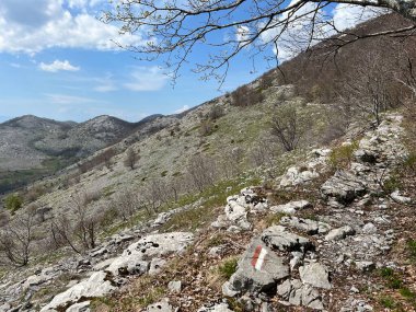 Premuzic yürüyüş yolu veya Preguric Trail - Velebit Doğa Parkı, Hırvatistan veya Preguric-Wanderweg veya Premuzic 's Trail (Pjesacki planinarski, Premuziceva staza - Park öncelikli Velebit, Hrvatska)