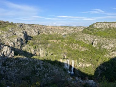 Krka Nehri üzerindeki Manojlovac şelalesi, Ivosevci - Krka Ulusal Parkı, Hırvatistan (Slap Manojlovac ili Manojlovacki slapovi na rijeci Krki, Ivosevci - Nacionalni parkı Krka, Hrvatska)