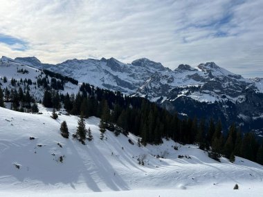 Engelberg turizm beldesi - İsviçre 'nin Obwalden Kantonu (Kanton Obwald, Schweiz)