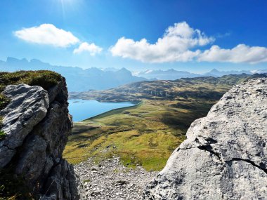 Uri Alp Dağları 'ndaki Tannensee ya da Tannen Gölü, Kerns - Obwalden Kantonu, İsviçre (Kanton Obwald, Schweiz)