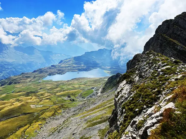 Uri Alp Dağları 'ndaki Tannensee ya da Tannen Gölü, Kerns - Obwalden Kantonu, İsviçre (Kanton Obwald, Schweiz)