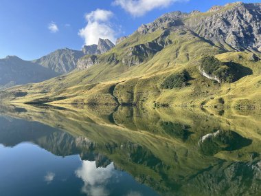 Uri Alp Dağları 'ndaki Melchsee ya da Melch Gölü, Kerns - Obwalden Kantonu, İsviçre (Kanton Obwald, Schweiz)