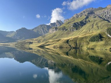 Uri Alp Dağları 'ndaki Melchsee ya da Melch Gölü, Kerns - Obwalden Kantonu, İsviçre (Kanton Obwald, Schweiz)
