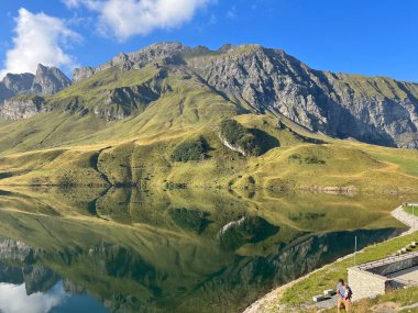 Uri Alp Dağları 'ndaki Melchsee ya da Melch Gölü, Kerns - Obwalden Kantonu, İsviçre (Kanton Obwald, Schweiz)